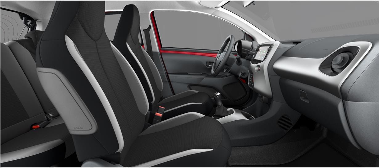 Toyota-Aygo-rossa-interni